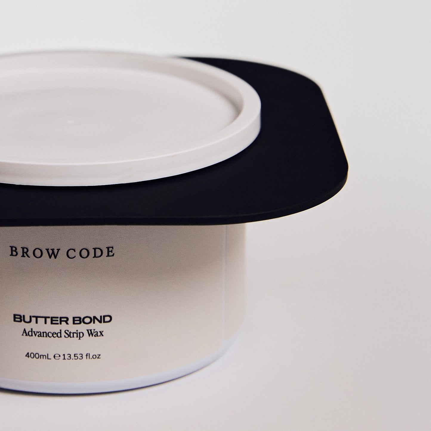 Close-up image of Brow Code’s Wax Collar fitted around Butter Bond